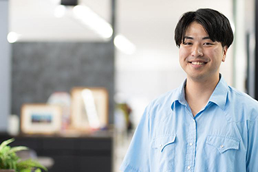 最先端技術による挑戦<br>「面白い」を追求し、アイデアを形にする。経営戦略室スタッフ兼出向、阪急阪神ホールディングス株式会社